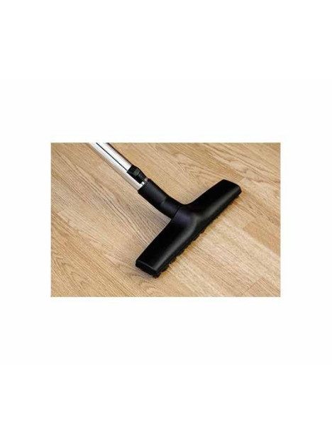 Nettoyage parquet avec brosse à poils en crins