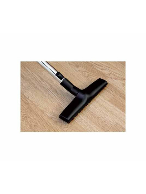 Nettoyage parquet avec une brosse pour sols lisses